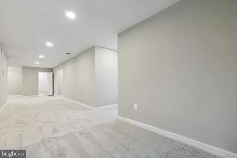 Entry Way - 5405 Inverchapel Rd, Springfield, VA 22151 photo 12 of 14