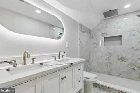 Bath - 5405 Inverchapel Rd, Springfield, VA 22151 photo 5 of 5