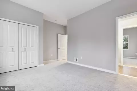 Entry Way - 5405 Inverchapel Rd, Springfield, VA 22151 photo 11 of 14