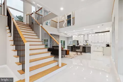 Entry Way - 5405 Inverchapel Rd, Springfield, VA 22151 photo 1 of 14