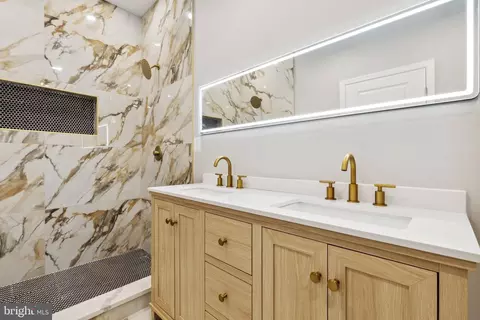 Bath - 5405 Inverchapel Rd, Springfield, VA 22151 photo 4 of 5