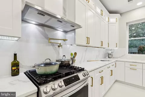 Kitchen - 5405 Inverchapel Rd, Springfield, VA 22151 photo 2 of 2