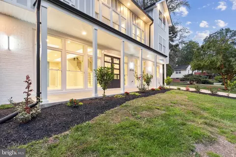 Exterior - 5405 Inverchapel Rd, Springfield, VA 22151 photo 2 of 3
