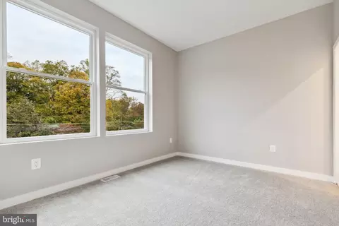 Bedroom - 5405 Inverchapel Rd, Springfield, VA 22151 photo 1 of 4