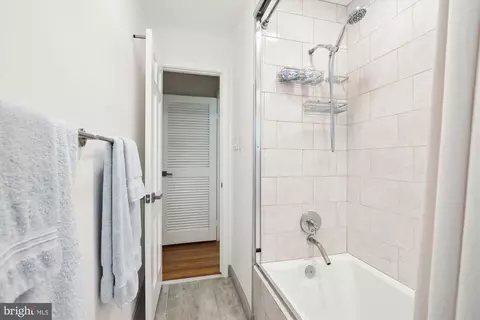 Bath - 6192 Hardy Dr, Mclean, VA 22101 photo 4 of 5
