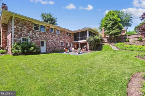 Exterior - 6192 Hardy Dr, Mclean, VA 22101 photo 15 of 31