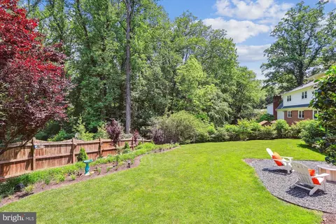 Exterior - 6192 Hardy Dr, Mclean, VA 22101 photo 18 of 31