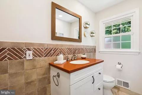 Bath - 6192 Hardy Dr, Mclean, VA 22101 photo 1 of 5