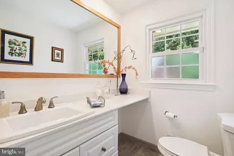 Bath - 6192 Hardy Dr, Mclean, VA 22101 photo 3 of 5