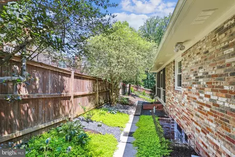 Exterior - 6192 Hardy Dr, Mclean, VA 22101 photo 9 of 31