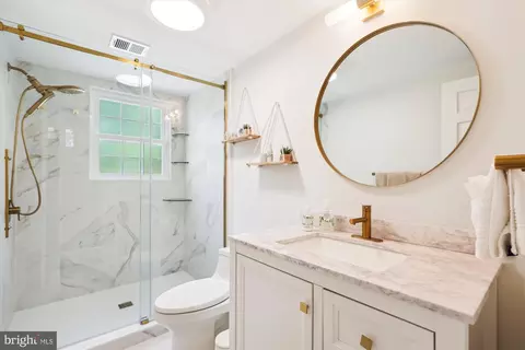 Bath - 6192 Hardy Dr, Mclean, VA 22101 photo 5 of 5