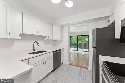 2216 Wheelwright Ct, Reston, VA 20191 photo 14