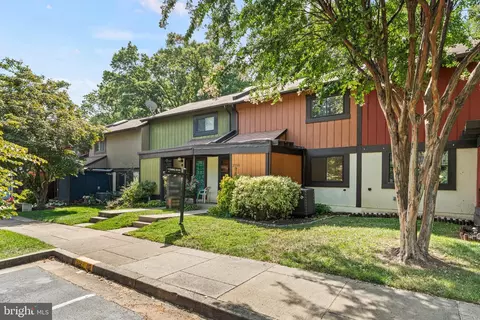 2216 Wheelwright Ct, Reston, VA 20191