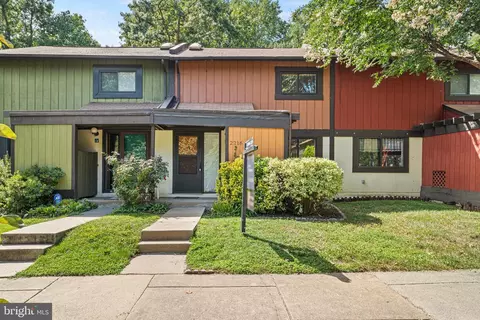 2216 Wheelwright Ct, Reston, VA 20191 photo 2