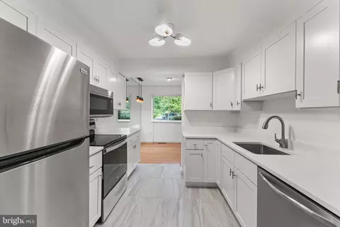 2216 Wheelwright Ct, Reston, VA 20191 photo 15