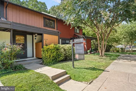 2216 Wheelwright Ct, Reston, VA 20191 photo 7
