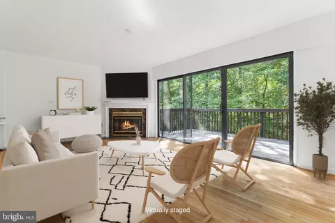2216 Wheelwright Ct, Reston, VA 20191 photo 3