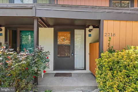 2216 Wheelwright Ct, Reston, VA 20191 photo 8