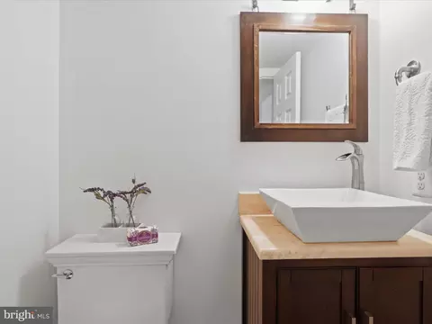 Bath - 8814 Aquary Ct, Springfield, VA 22153 photo 4 of 4