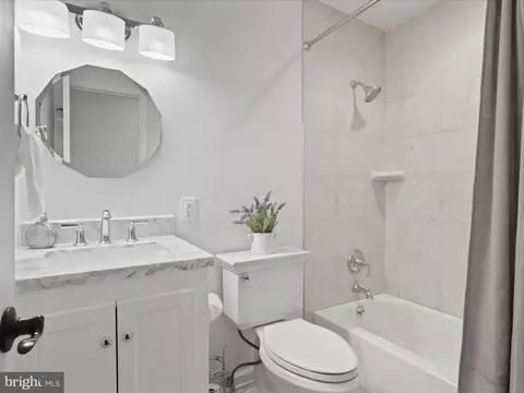 Bath - 8814 Aquary Ct, Springfield, VA 22153 photo 3 of 4