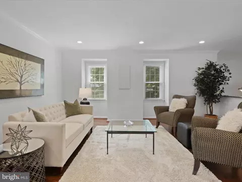 Living - 8814 Aquary Ct, Springfield, VA 22153 photo 3 of 7
