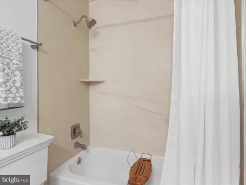 Bath - 8814 Aquary Ct, Springfield, VA 22153 photo 2 of 4