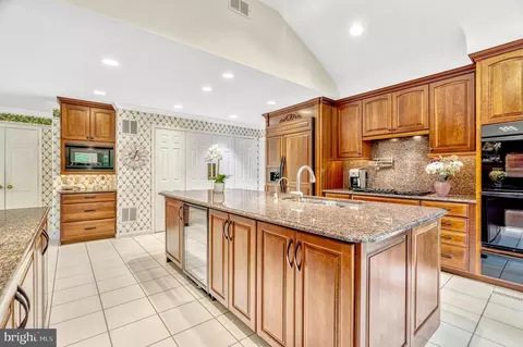 Kitchen - 7719 Crossover Dr, Mclean, VA 22102 photo 4 of 7