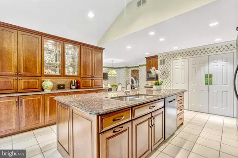 Kitchen - 7719 Crossover Dr, Mclean, VA 22102 photo 3 of 7