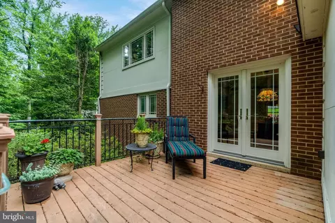 Exterior - 7719 Crossover Dr, Mclean, VA 22102 photo 6 of 23