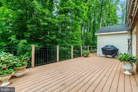Exterior - 7719 Crossover Dr, Mclean, VA 22102 photo 10 of 23