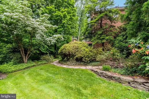 Exterior - 7719 Crossover Dr, Mclean, VA 22102 photo 15 of 23
