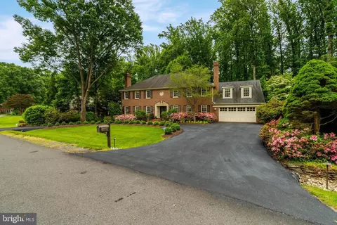Exterior - 7719 Crossover Dr, Mclean, VA 22102 photo 3 of 23