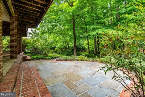 Exterior - 7719 Crossover Dr, Mclean, VA 22102 photo 19 of 23