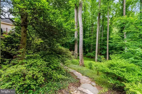 Exterior - 7719 Crossover Dr, Mclean, VA 22102 photo 21 of 23