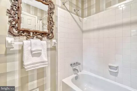 Bath - 7719 Crossover Dr, Mclean, VA 22102 photo 8 of 10