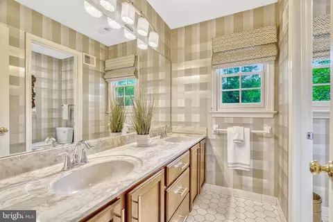 Bath - 7719 Crossover Dr, Mclean, VA 22102 photo 7 of 10