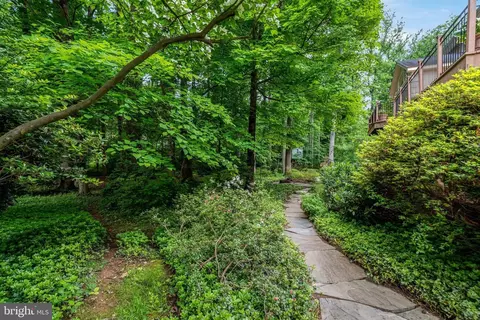 Exterior - 7719 Crossover Dr, Mclean, VA 22102 photo 16 of 23