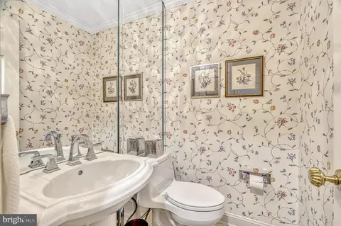 Bath - 7719 Crossover Dr, Mclean, VA 22102 photo 1 of 10