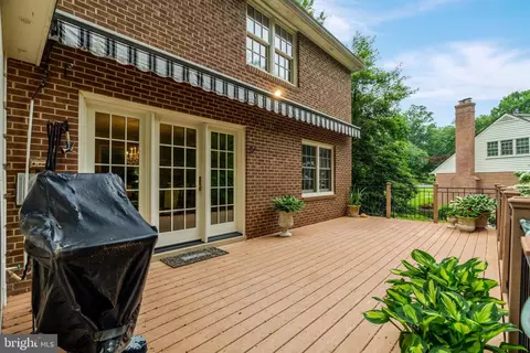Exterior - 7719 Crossover Dr, Mclean, VA 22102 photo 7 of 23