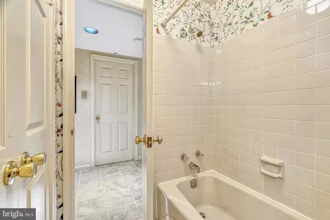 Bath - 7719 Crossover Dr, Mclean, VA 22102 photo 10 of 10