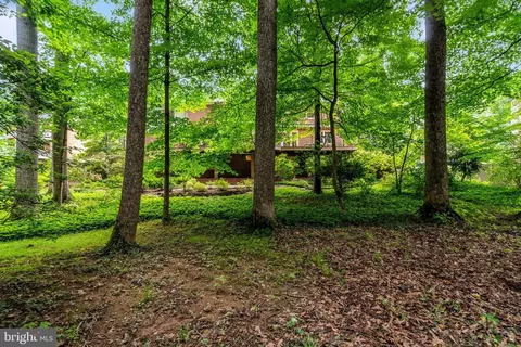Exterior - 7719 Crossover Dr, Mclean, VA 22102 photo 22 of 23