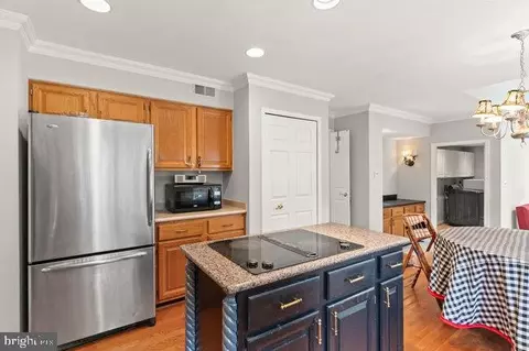 9828 Faust Dr, Vienna, VA 22182 photo 14