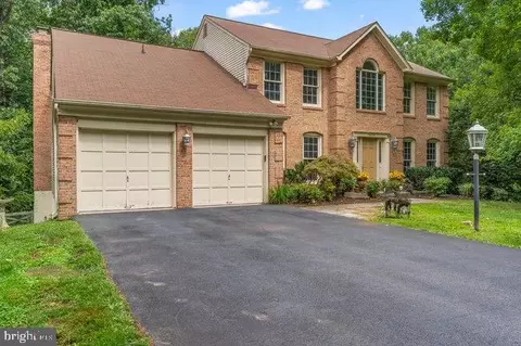 9828 Faust Dr, Vienna, VA 22182 photo 4