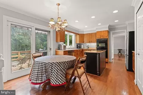 9828 Faust Dr, Vienna, VA 22182 photo 17