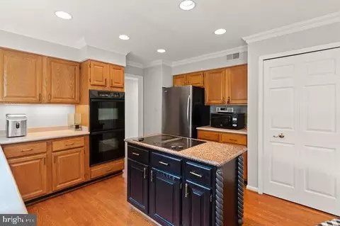9828 Faust Dr, Vienna, VA 22182 photo 15