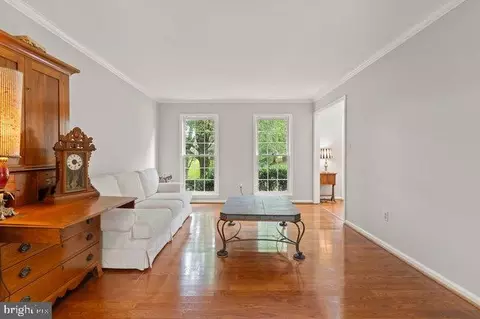 9828 Faust Dr, Vienna, VA 22182 photo 10