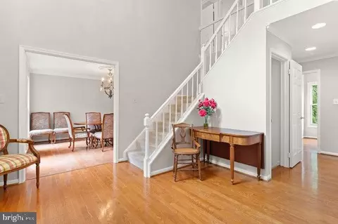 9828 Faust Dr, Vienna, VA 22182 photo 8