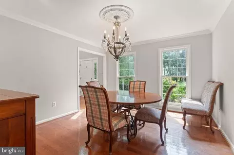 9828 Faust Dr, Vienna, VA 22182 photo 20