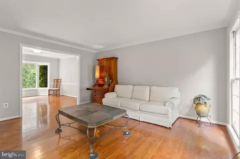 9828 Faust Dr, Vienna, VA 22182 photo 7