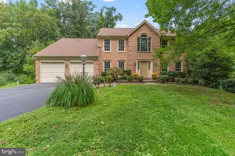 9828 Faust Dr, Vienna, VA 22182 photo 3